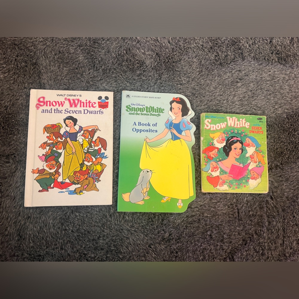 VTG Snow White Books